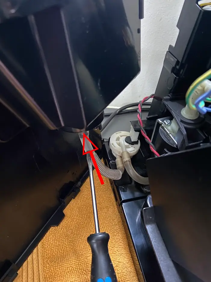 Sluit watertoevoerslang aan